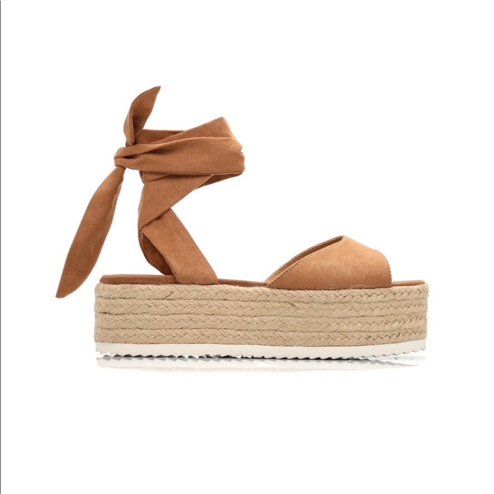 Tan Platform sandals ( Fashion Nova )